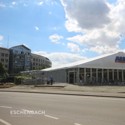 ein Industriezelt von Eschenbach beherbergt eine Aldi-Filiale in Leipzig