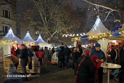 Multi-light pagodas at the Christmas market