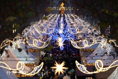 Multi-light pagodas at the Christmas market