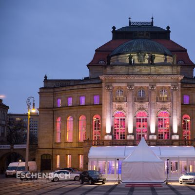 Rundbogenzelt und Pagode als Eingangszelt auf dem Chemnitzer Opernball